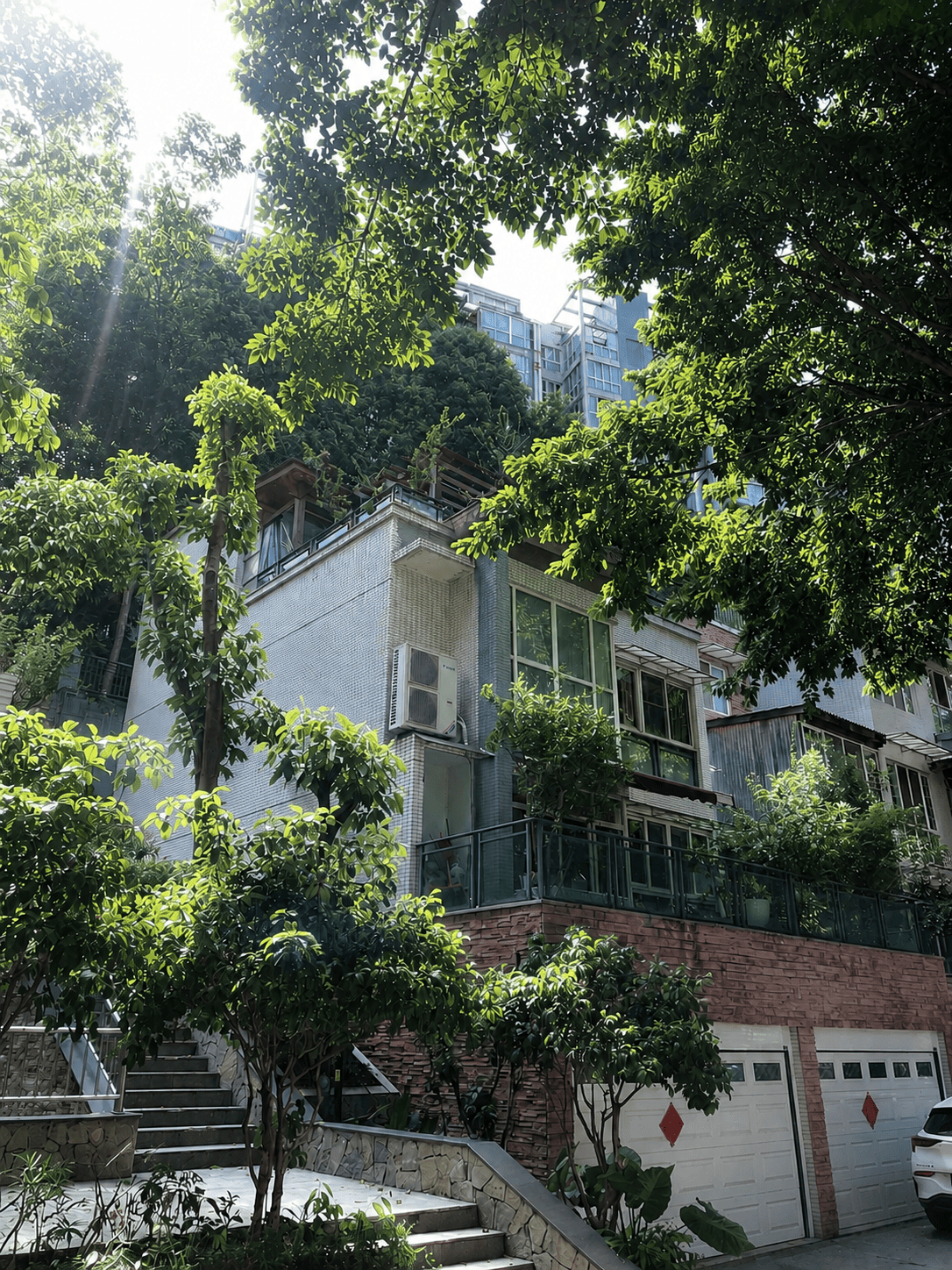 九龙坡岛居岁月从容升级：小小岛老别墅加装蒂升悦行款电梯